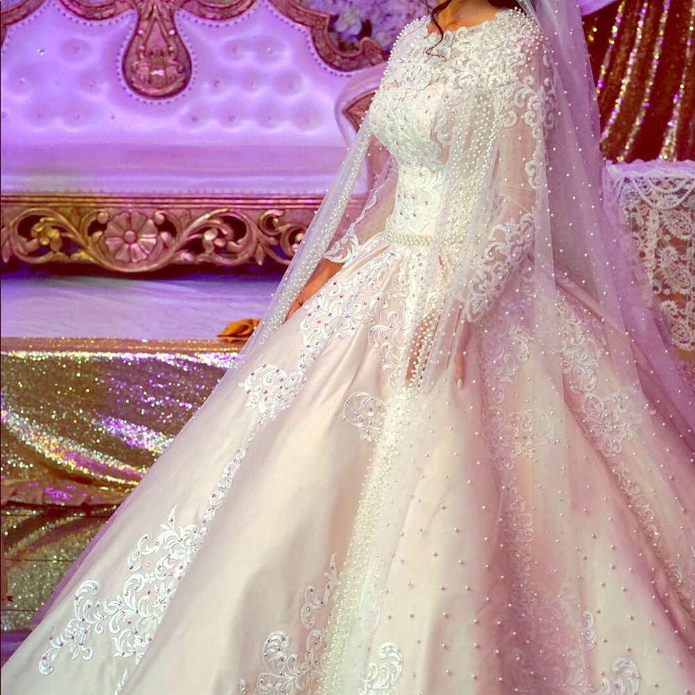 Wedding gown